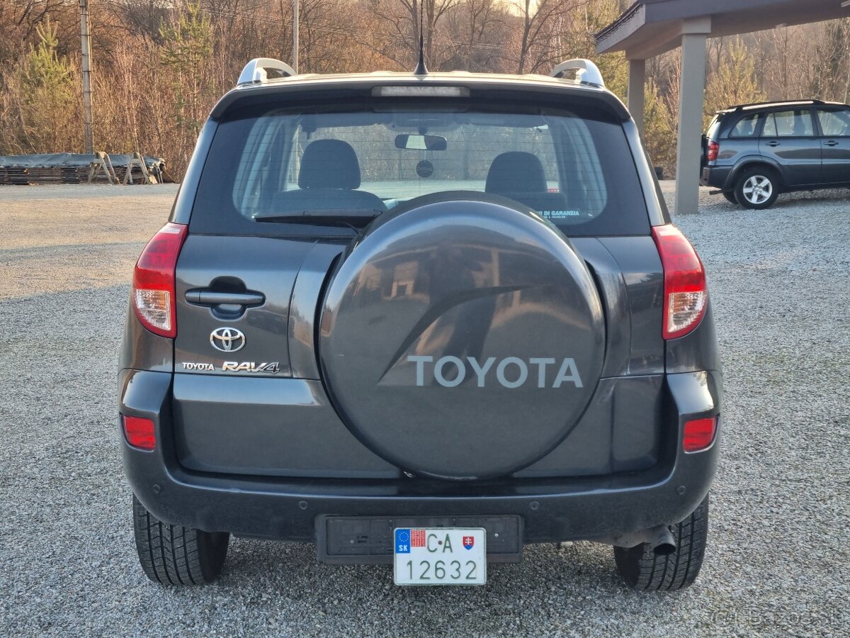 TOYOTA RAV4 2,2D4D 4x4 - 8