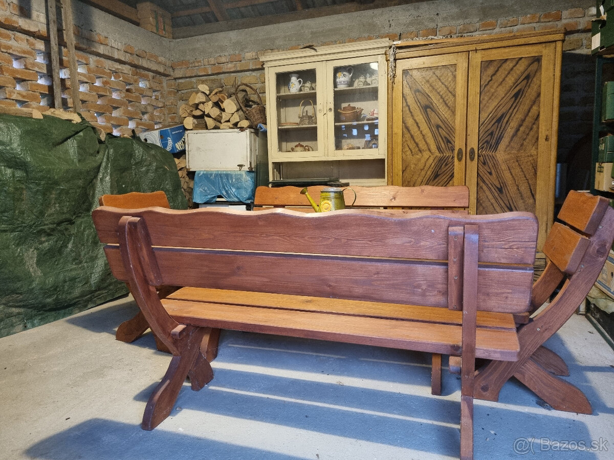 RODINNÝ a HOSŤOVSKÝ DOM,STODOLA a POZEMOK 2924m2 HRÁDOK NMNV - 8