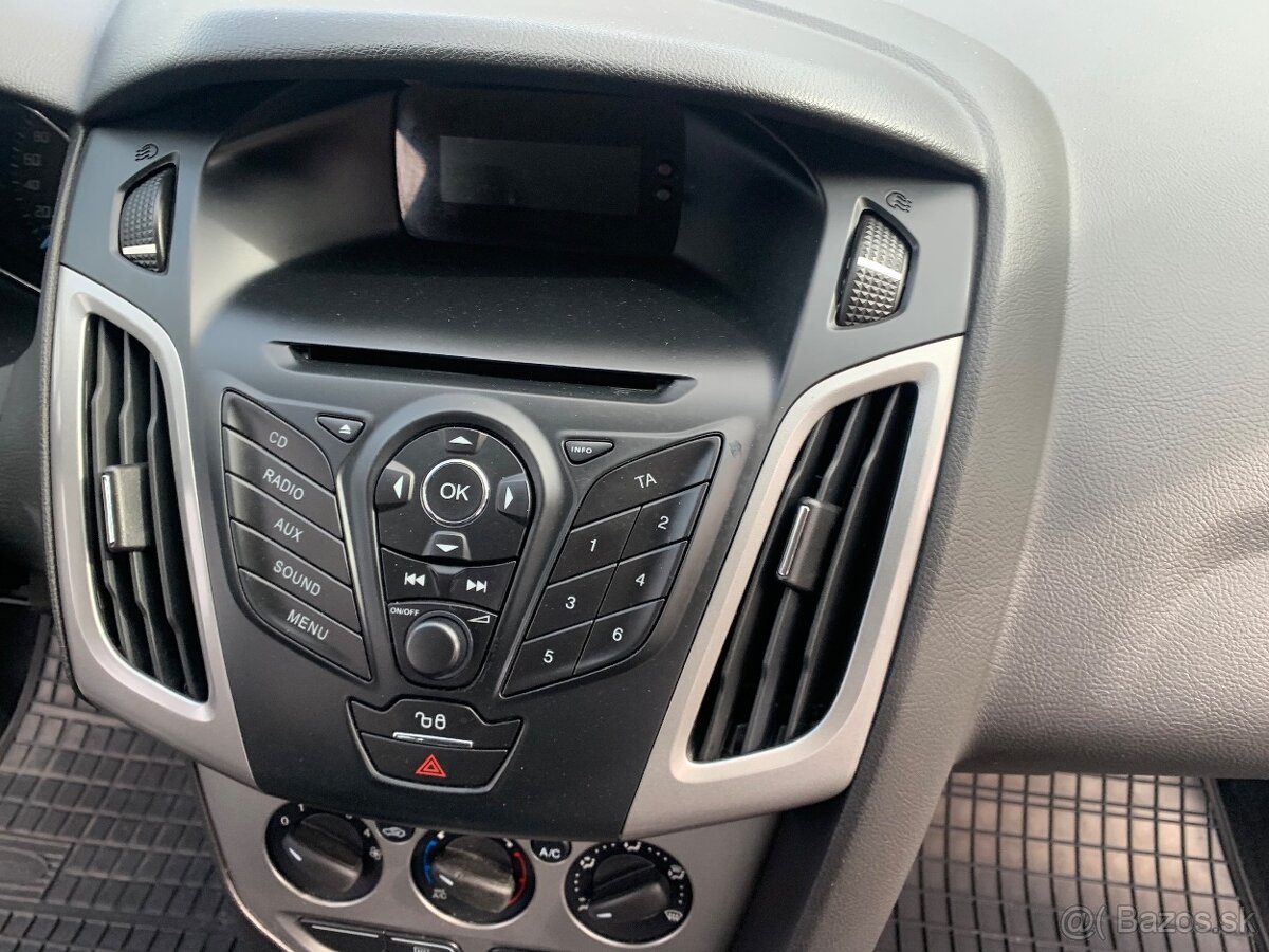 Predám Ford Focus combi 1.0 benzin rok 2013 . - 8
