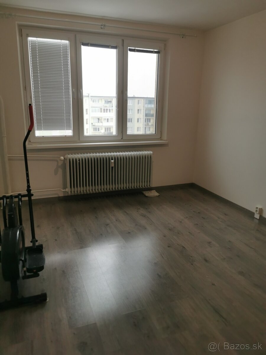 Južná trieda - veľký 3 izbový byt na predaj - 8