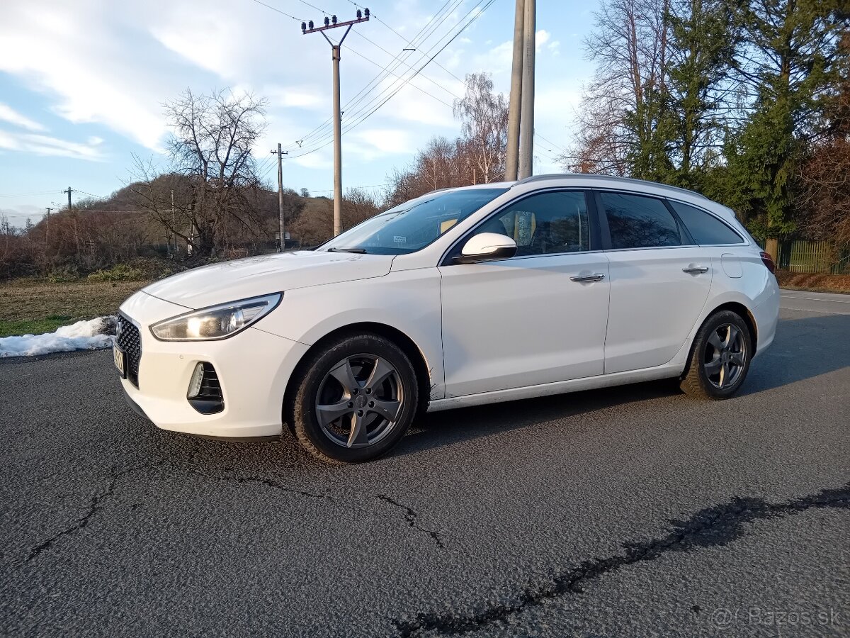 Hyundai i30 1.6 crdi rv2018 - 8