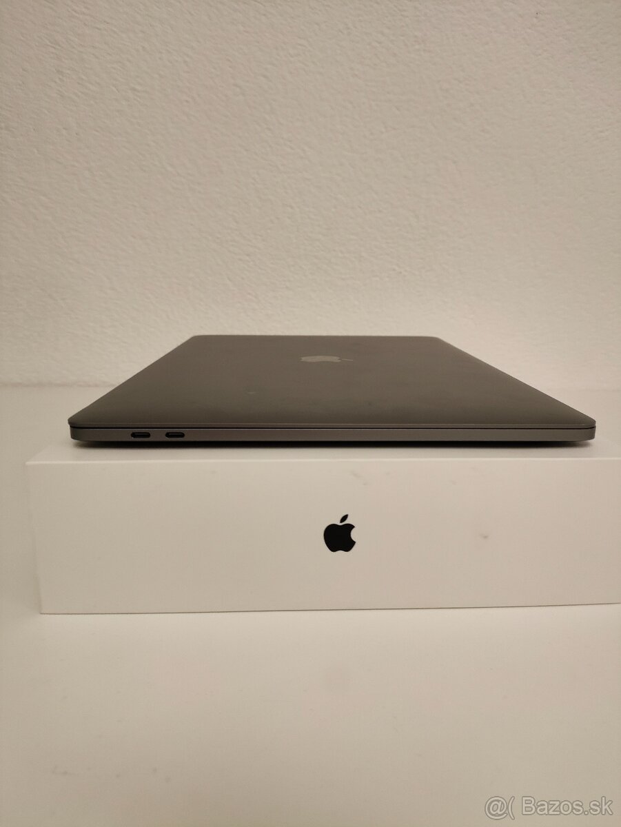 MacBook Pro 15" 2016 | i7 • 16GB • 512GB SSD - 8