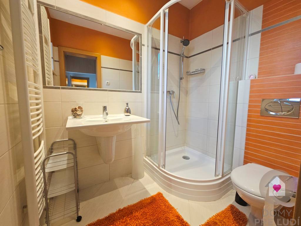 3,5 IZBOVÝ KOMPLETNE ZARIADENÝ BYT (110 m2) V RD, BA- STARÉ - 8