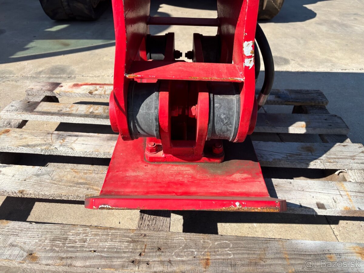 Vybračná doska na nakladač - 8