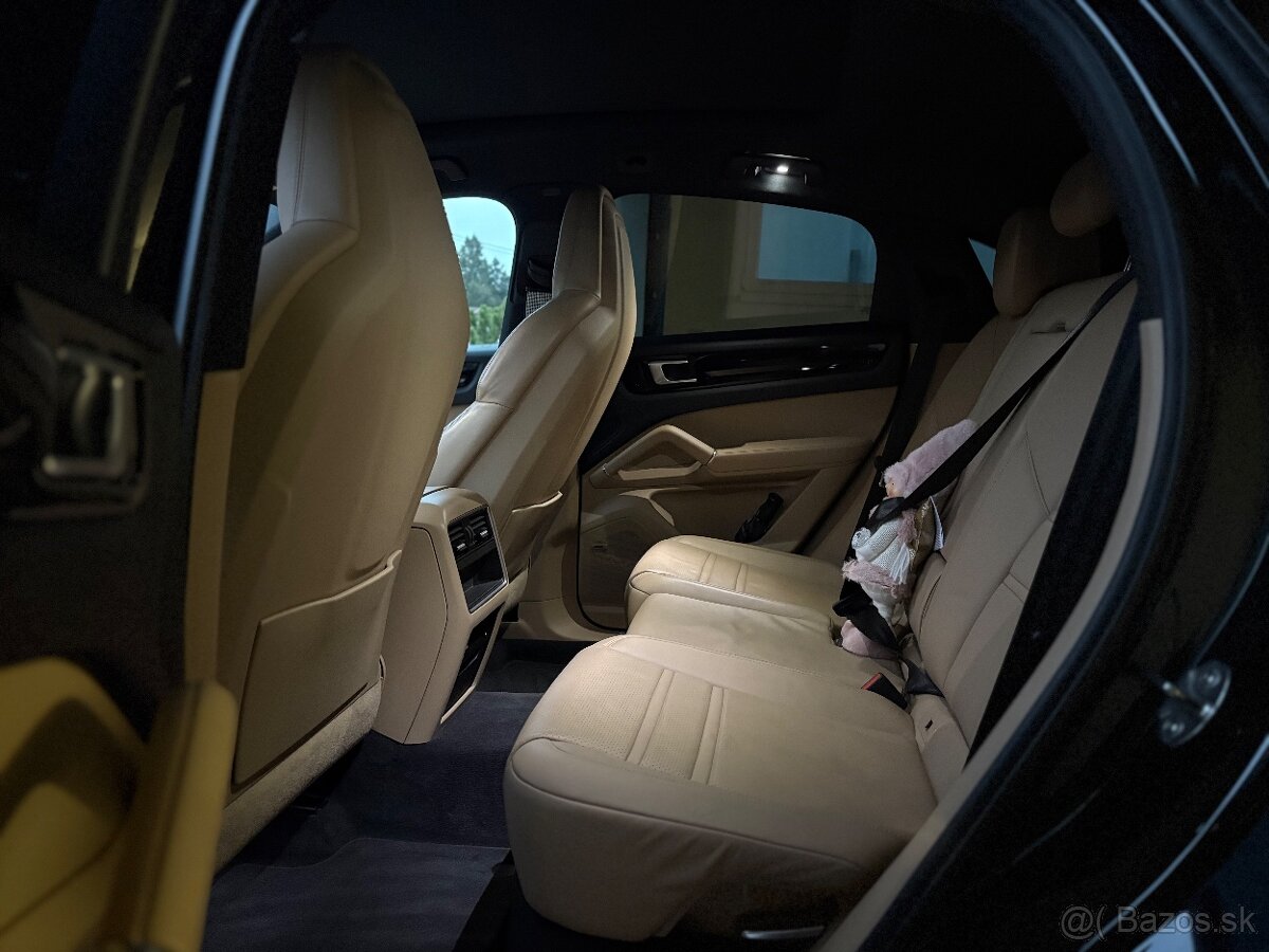 Porsche Cayenne Coupe model 2020 - 8