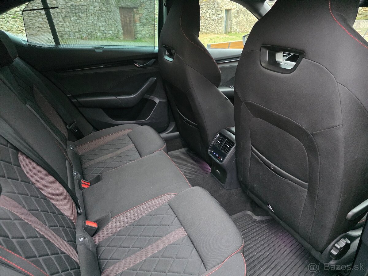 ŠKODA OCTAVIA RS iV DSG 180KW - 8