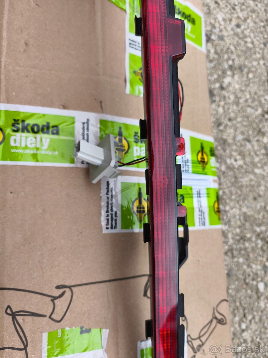 Tretie brzdové svetlo Mercedes GLC , E class , GLA ,Vito - 8