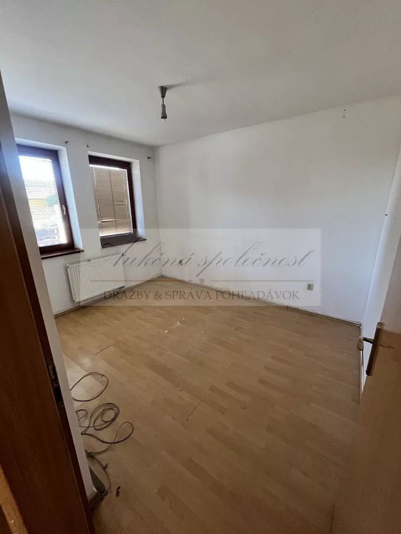 Priestranný rodinný dom na priamy predaj v obci Nová Dedinka - 8