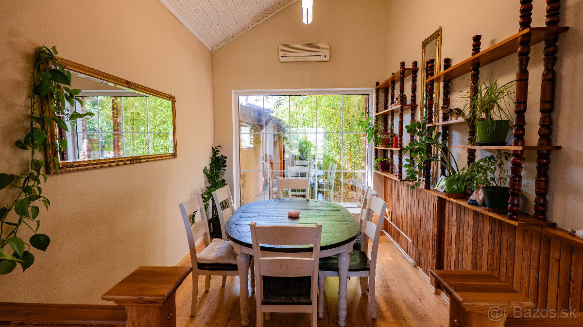 PREDAJ RODINNÝ DOM S BAZÉNOM A PRIESTOROM NA PODNIKANIE - 8