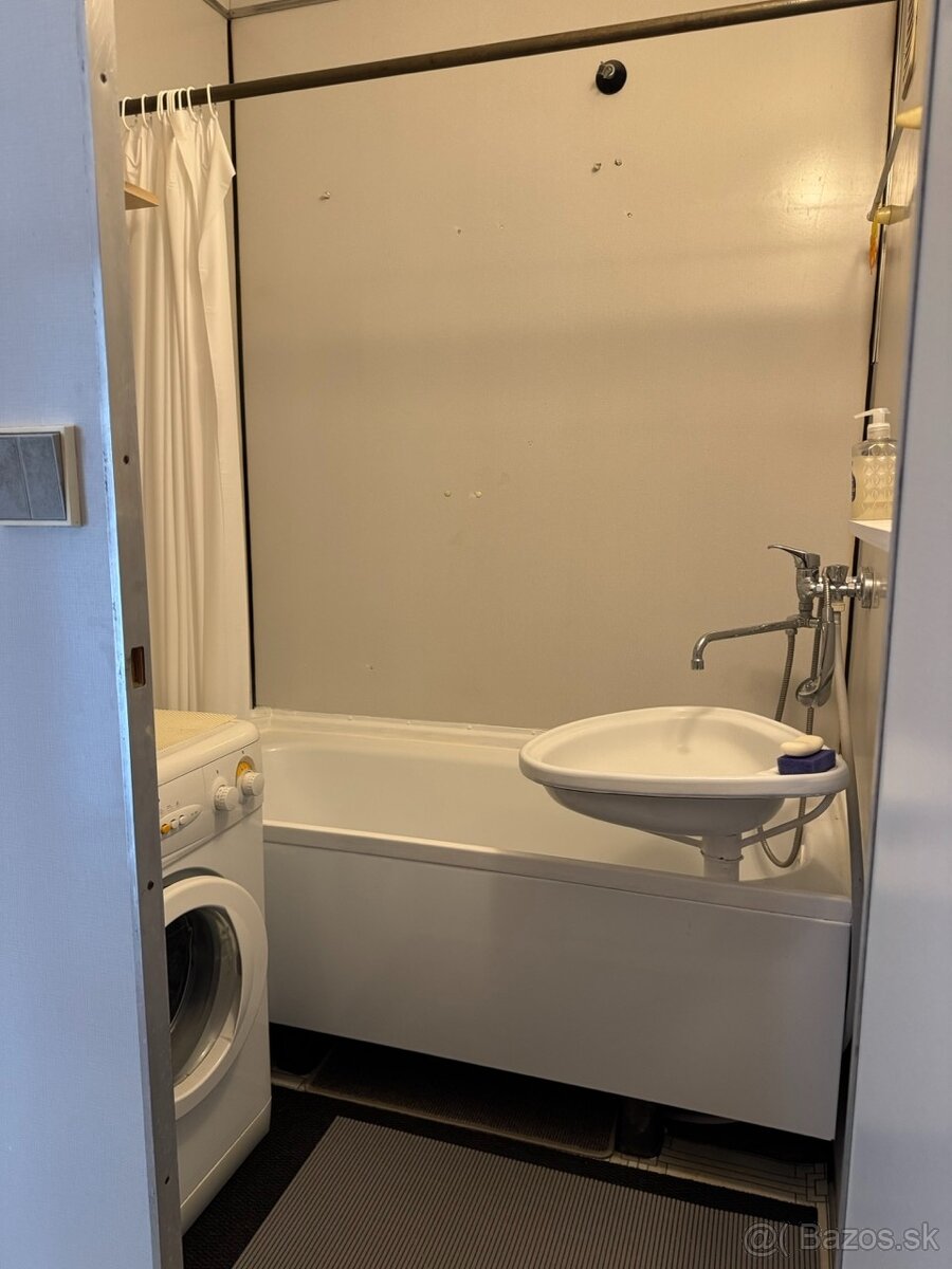 1-zbový byt s balkónom na M. Marečka - 8