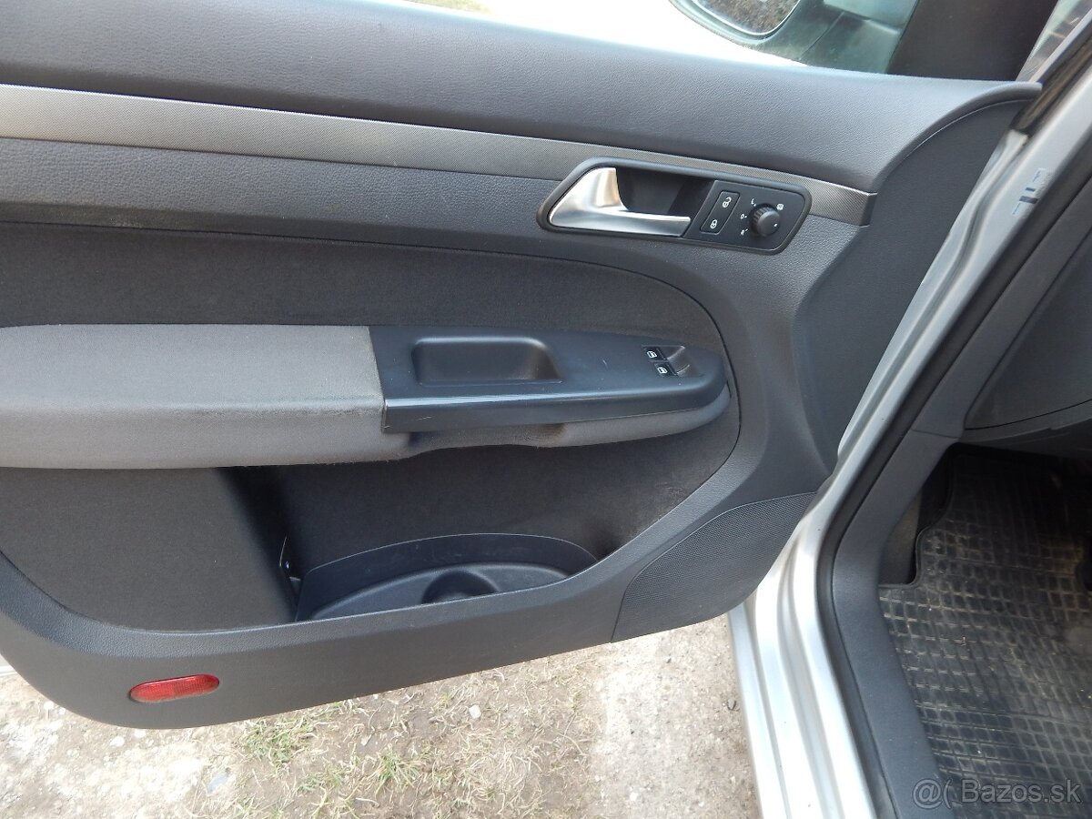 VW TOURAN 1,9 TDI, 77 kW, DSG 7 - 8