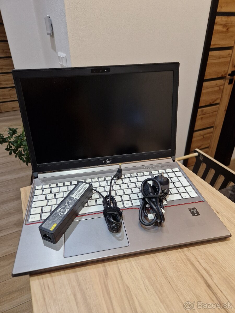 Fujitsu Lifebook E754 notebook i3, 8GB ram, 256GB SSD - 8