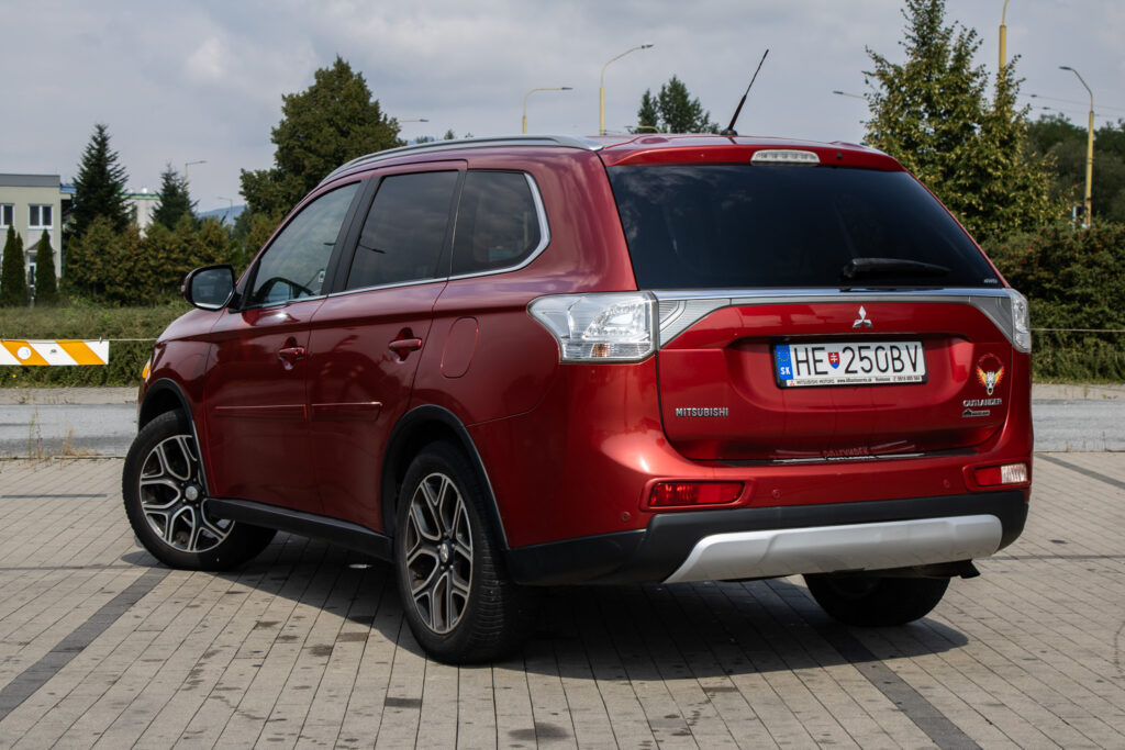 Predám MITSUBISHI OUTLANDER - 8