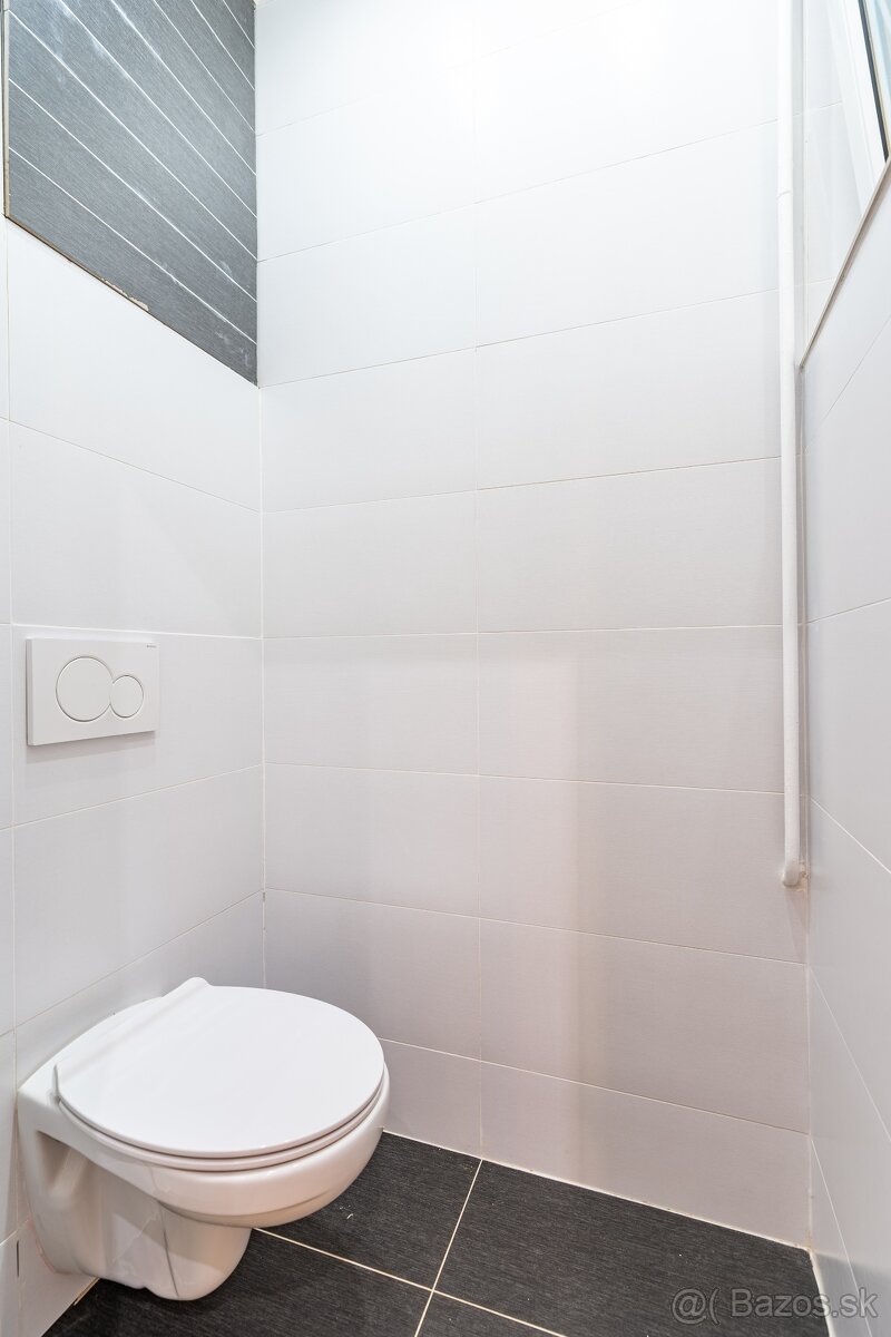 Priestranný 2-izbový byt po kompletnej rekonštrukcii v centr - 8