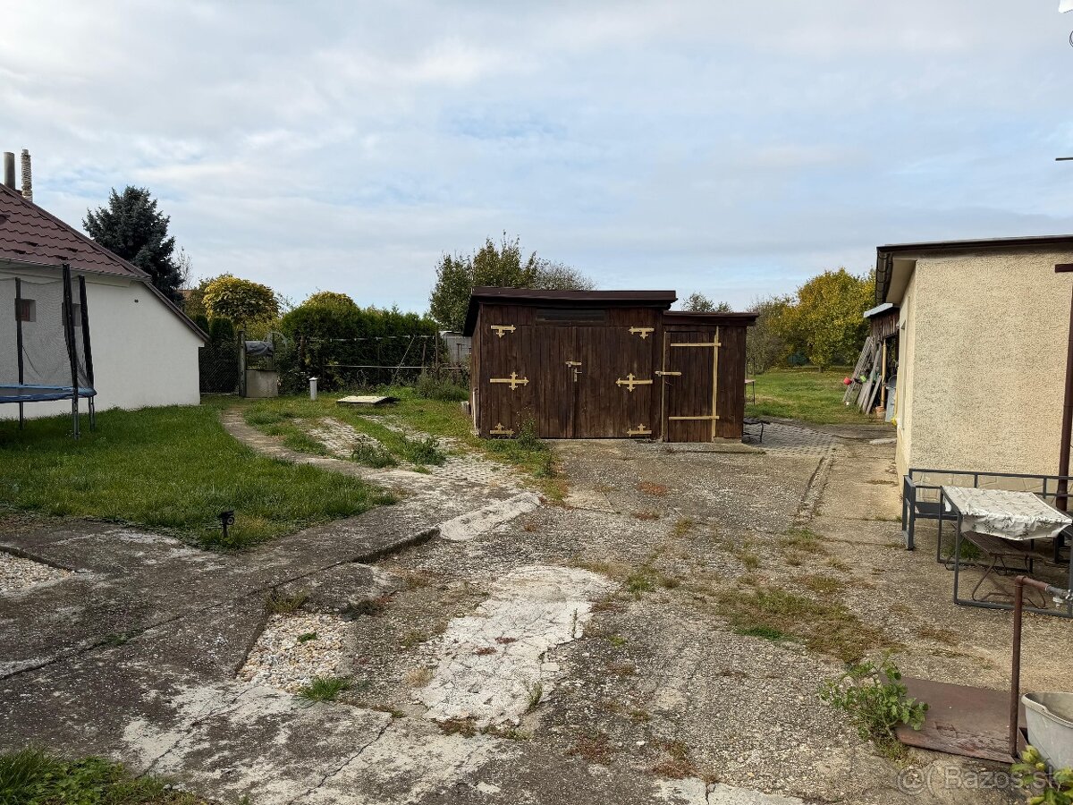 Na predaj rodinný dom s veľkým pozemkom, Pata - 8