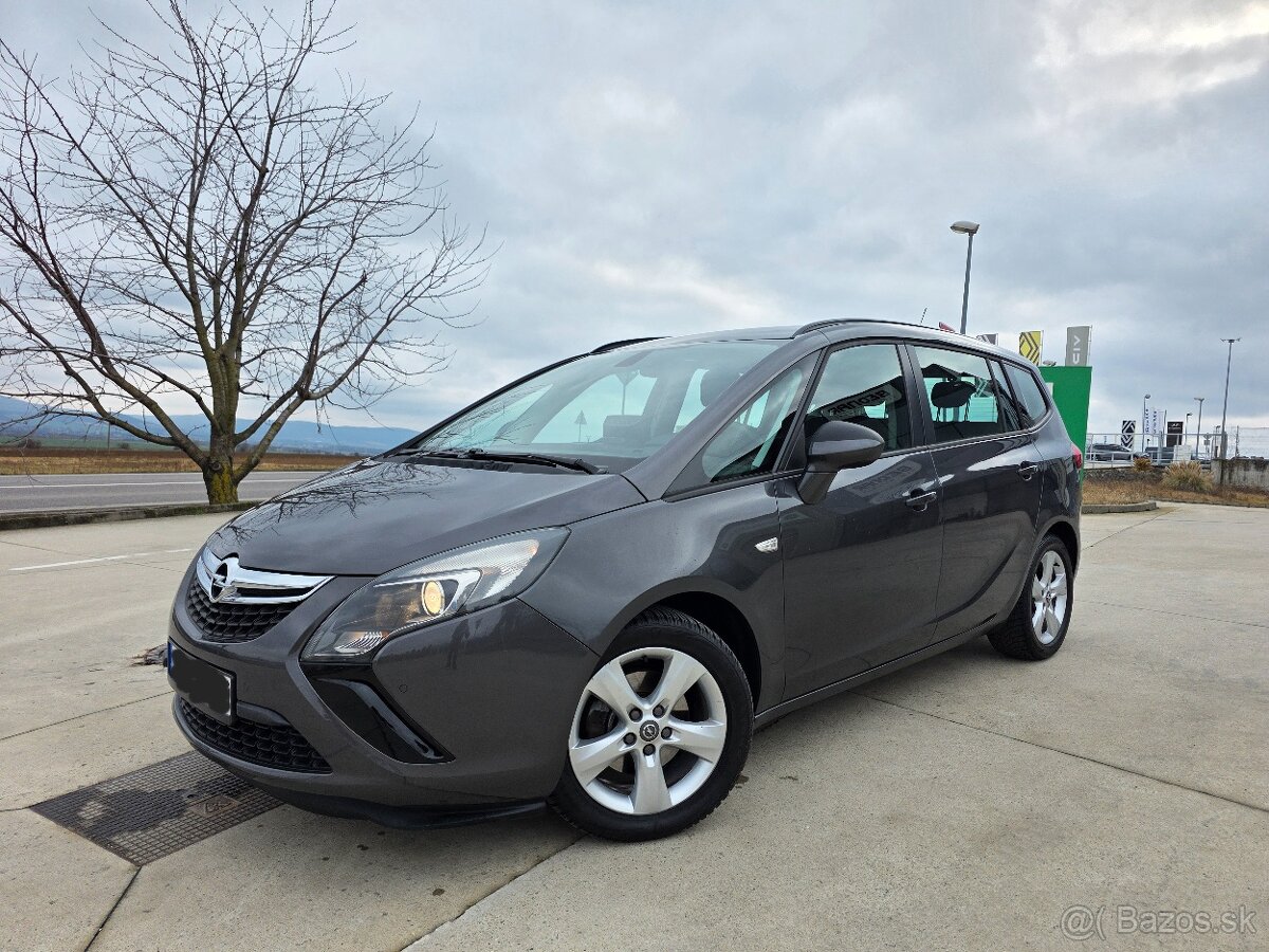 Opel Zafira 1,4benzín 2012 - 8