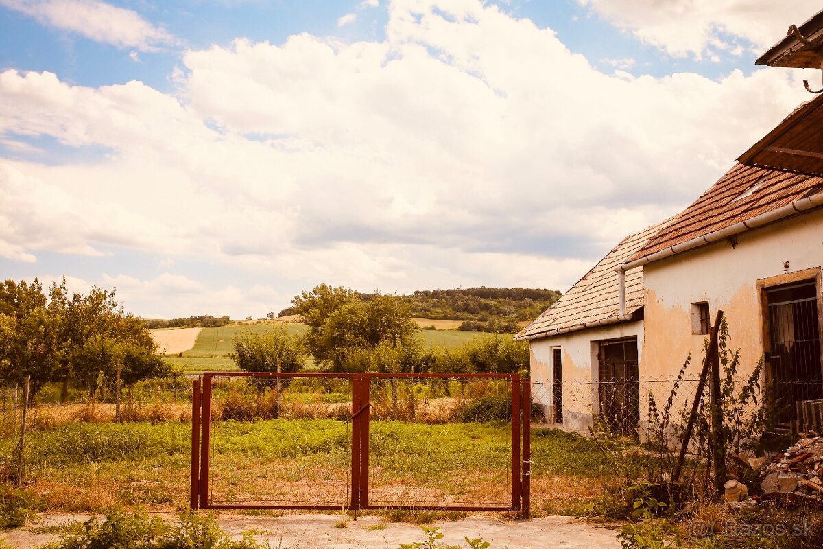 Znížená cena - Rodinný dom so slnečným pozemkom - 8