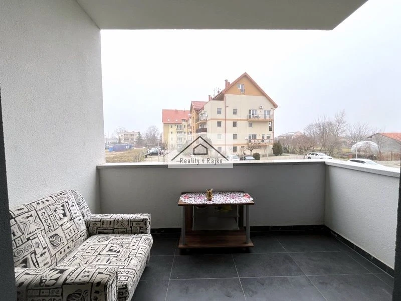 Priesranný 2 izbový byt v Rajke - 8