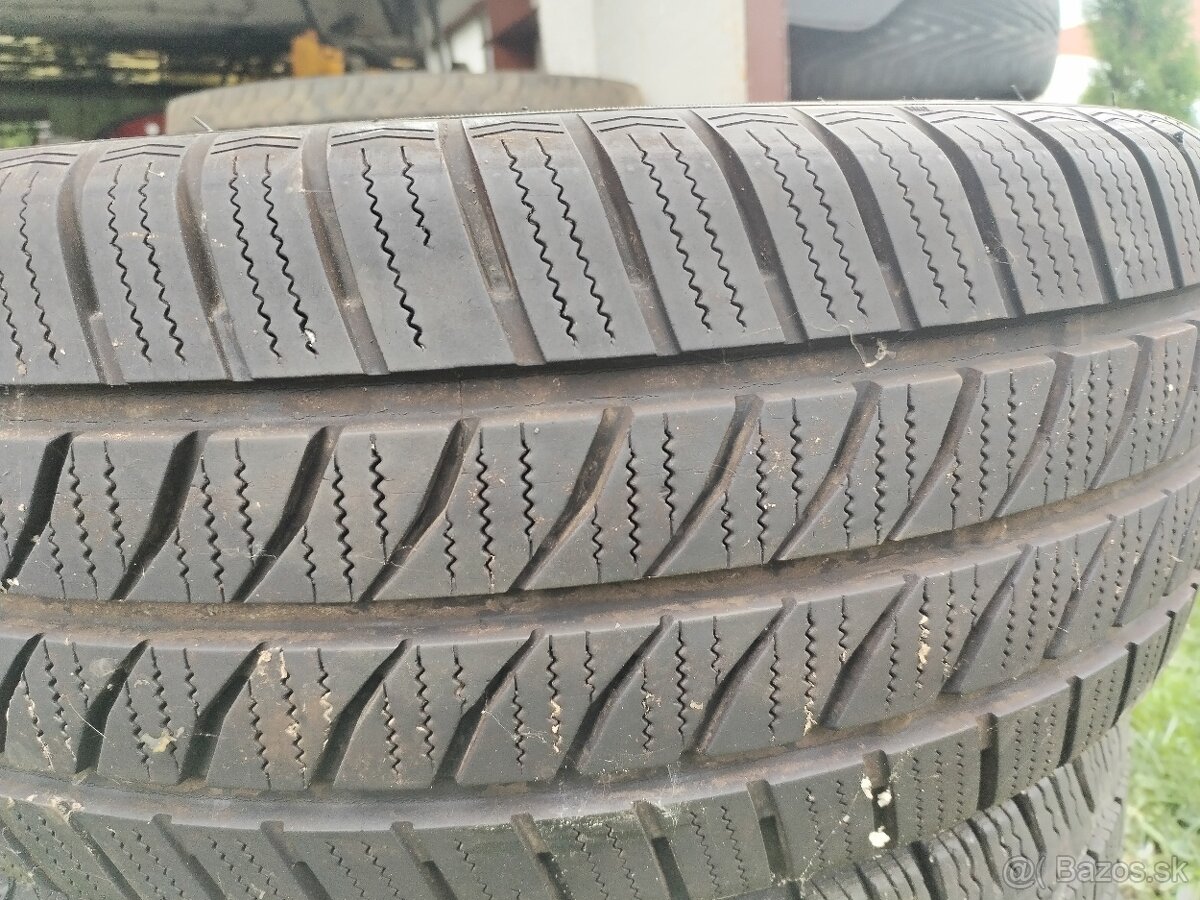 Predám pneumatiky na IVECO - 8