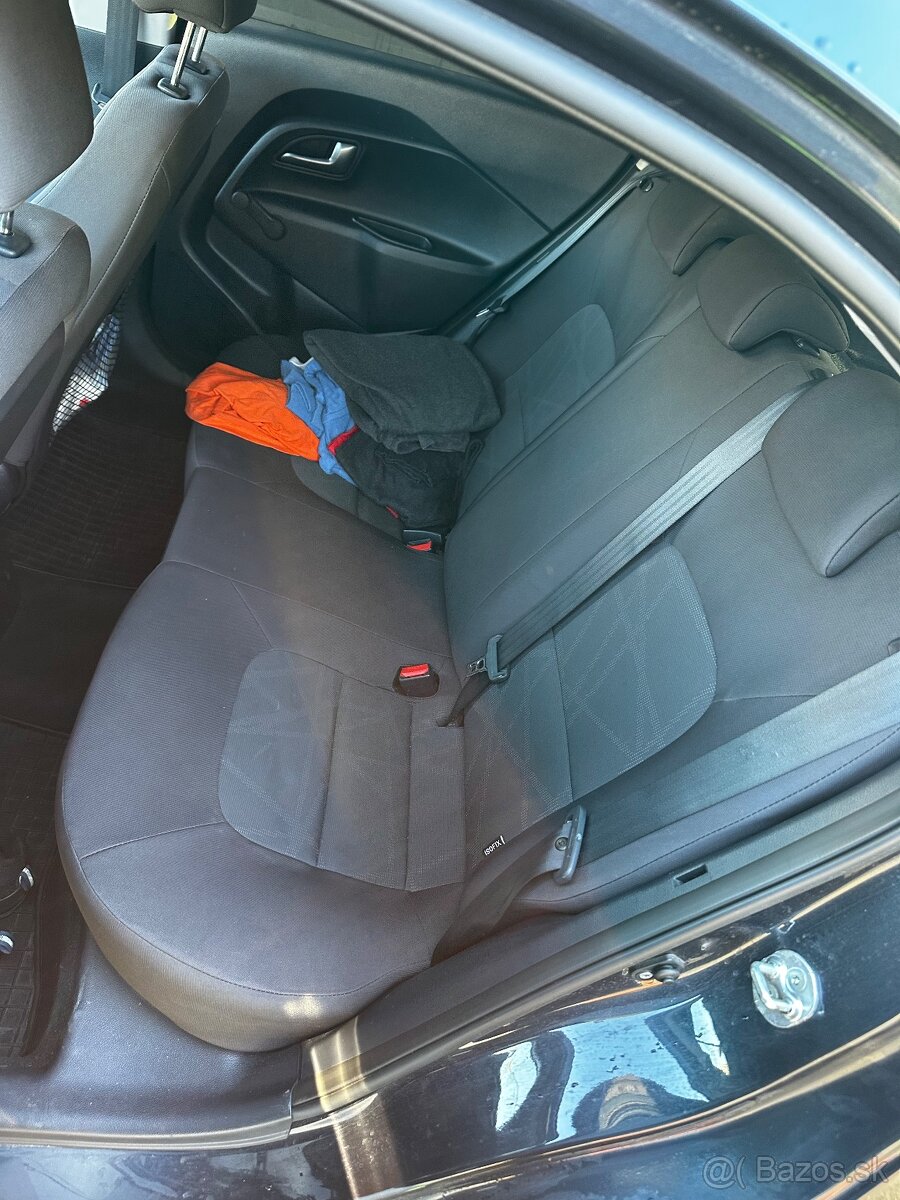 Kia Rio - 8