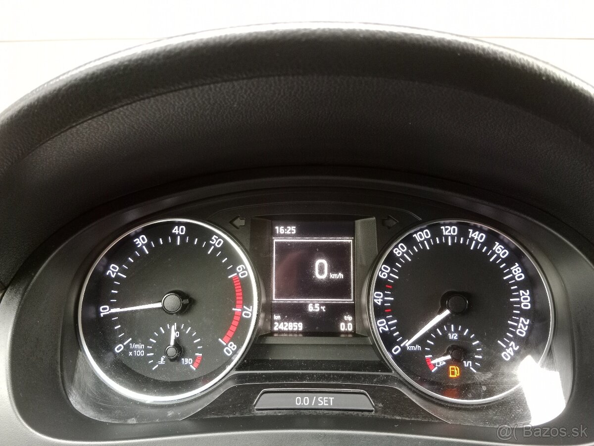 Škoda Rapid Spaceback 1.2 TSI 66kW 2016 - Xenon, Full Servis - 8