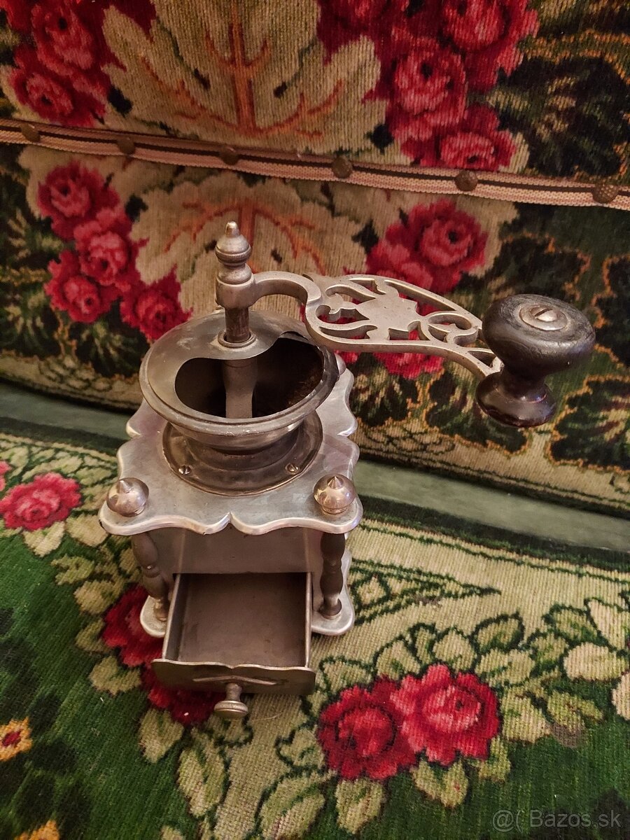 PREDÁM NÁDHERNÝ NETRADIČNÝ MLYNČEK NA KÁVU - 8