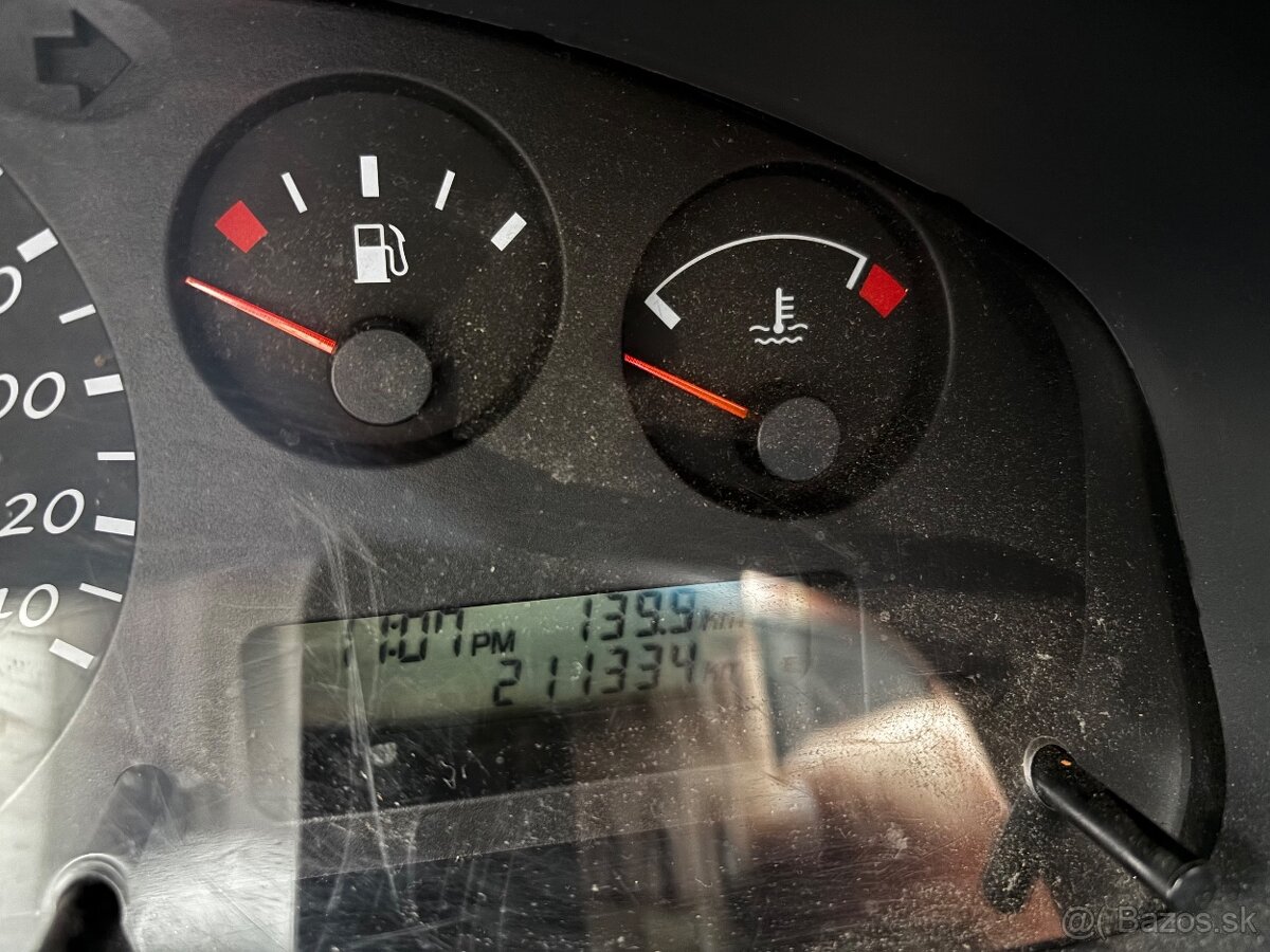 Nissan Almera 1.8 4D - 8