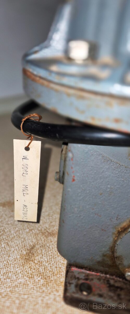 Elektromotor s prevodovkou. - 8