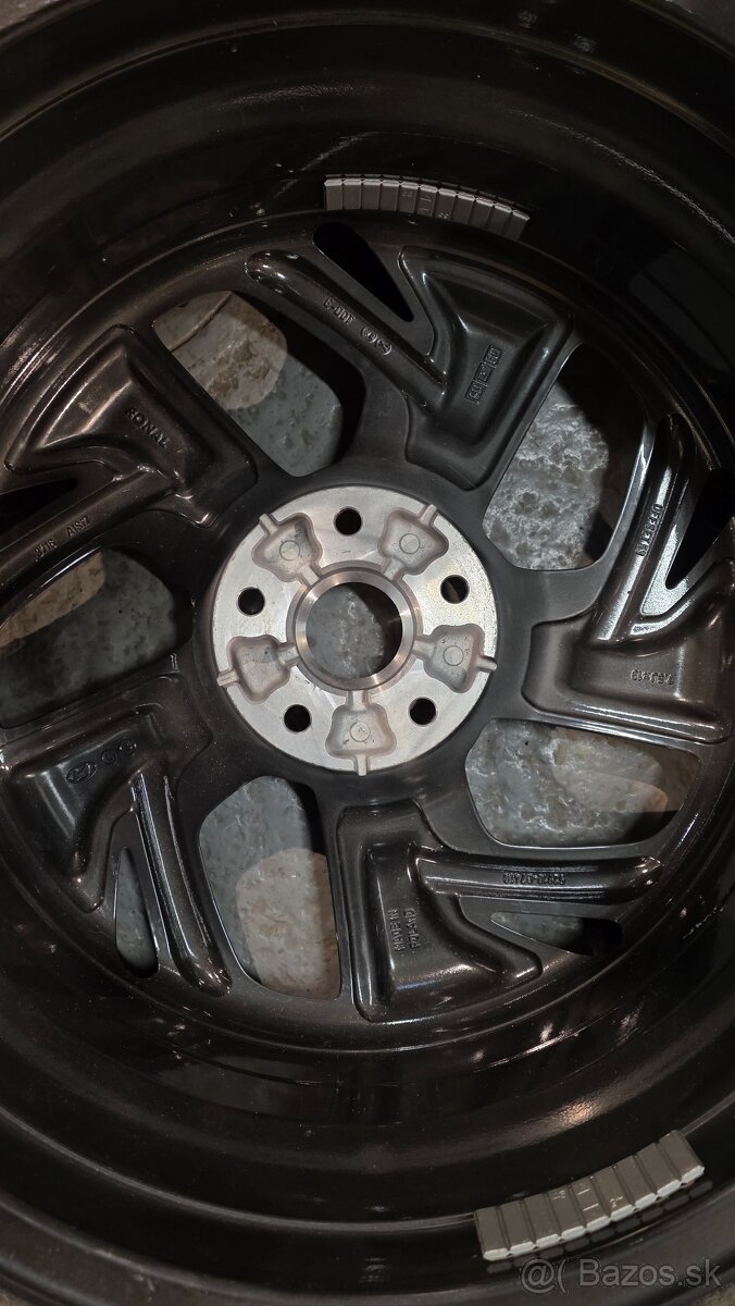 Hyundai ● 245/45 R19 ● 52910-D7410 - 8