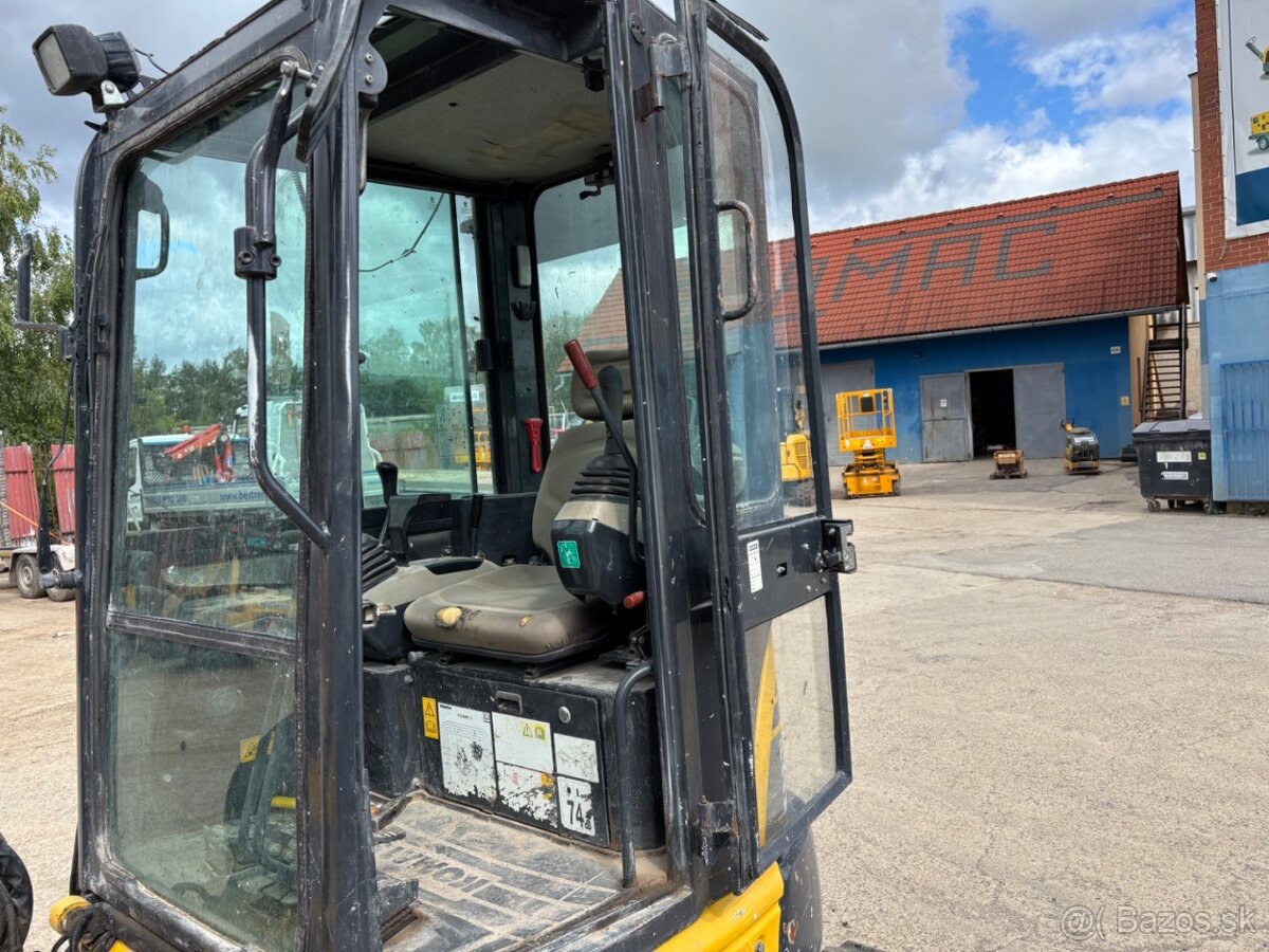 KOMATSU PC 26 MR - 3 - 8