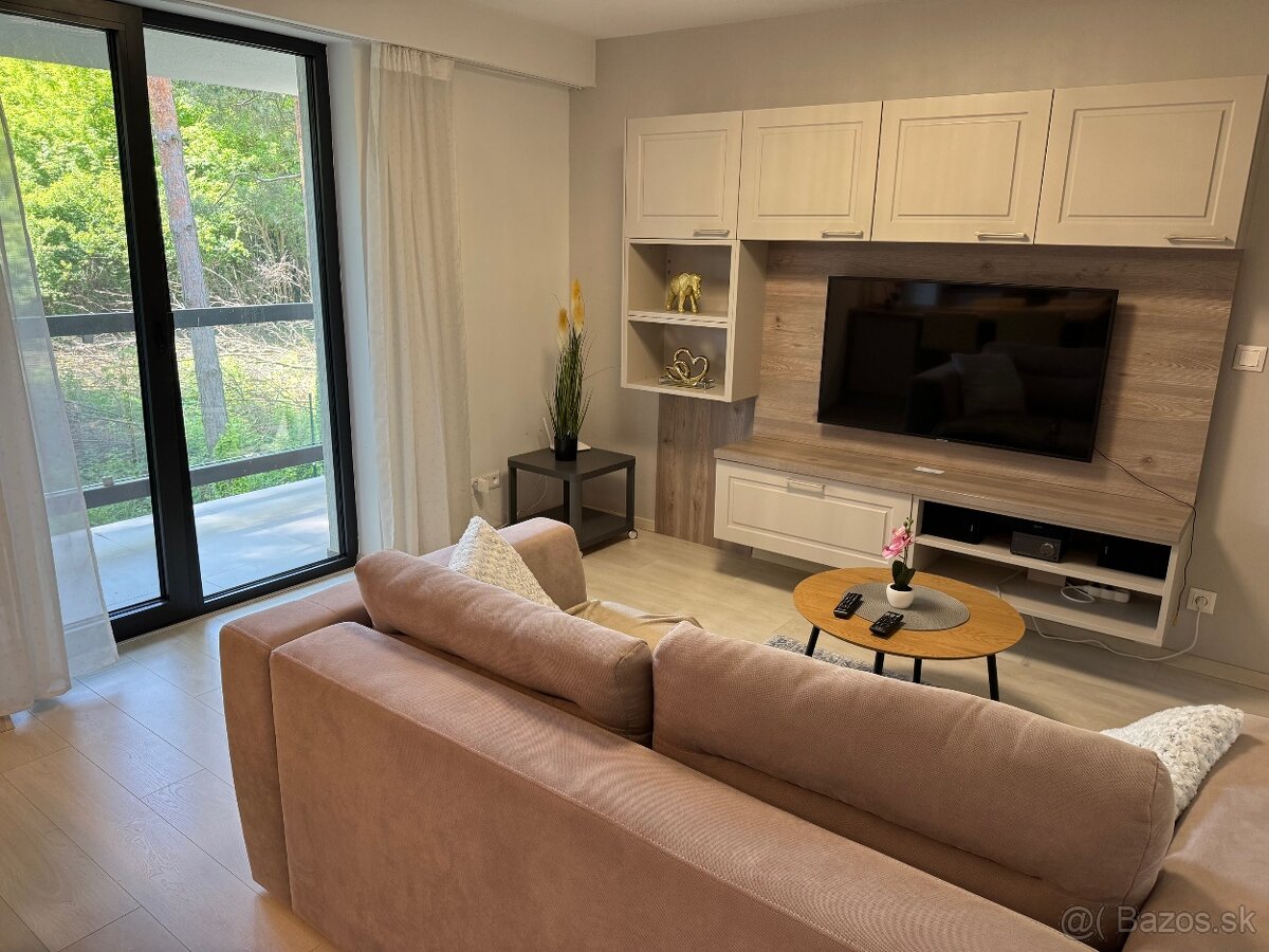 Moderný 2-izb. byt s benefitmi - wifi, TV, parking, - 8