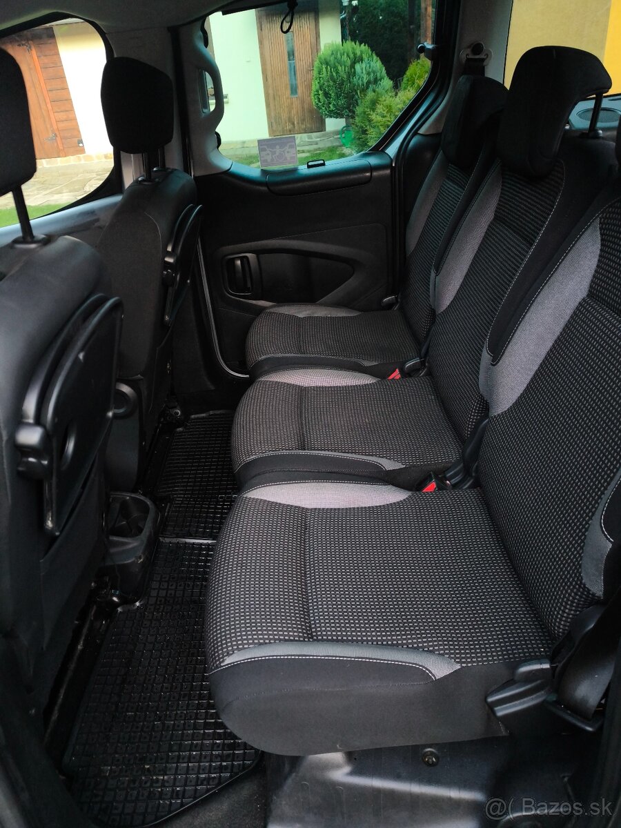 Peugeot 7 miestny - 8