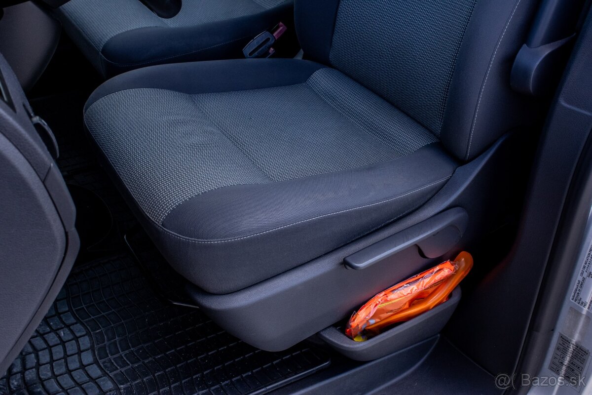 Volkswagen Caravelle 2.0 TDI LR Comfortline / 9 MIEST - 8