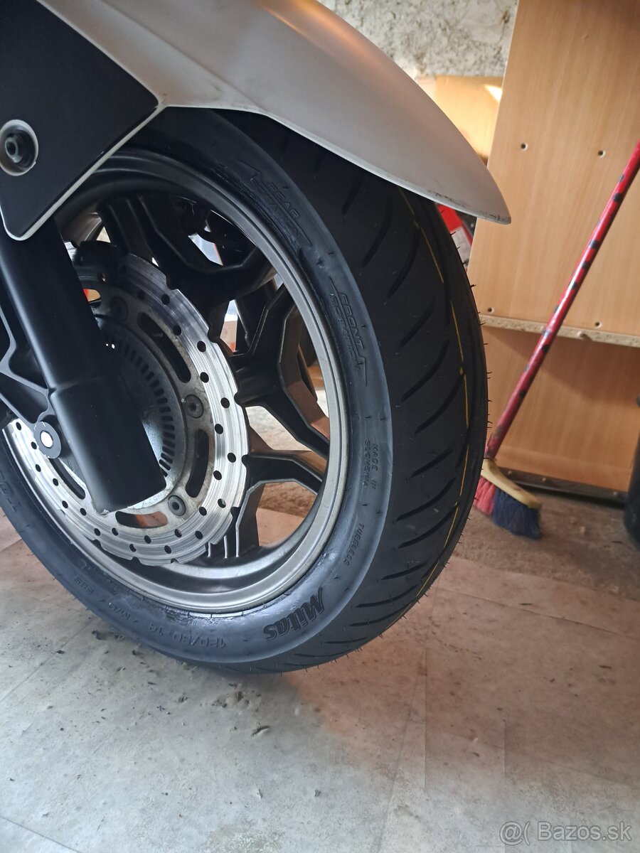 Kymco x town 125i - 8