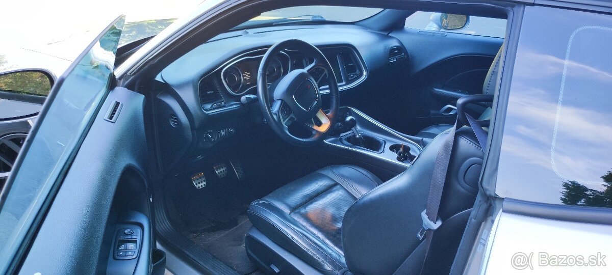 Dodge Challenger R/T manuál - 8