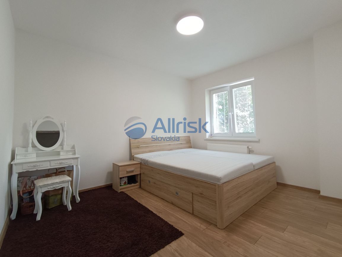 NOVÁ CENA Predaj domu s dvomi bytovými jednotkami na Chrenov - 8