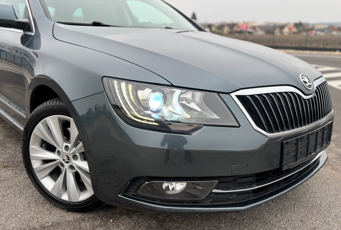 ŠKODA SUPERB 2.0 TDI ELEGANCE PLUS FACELIFT COMBI - 8