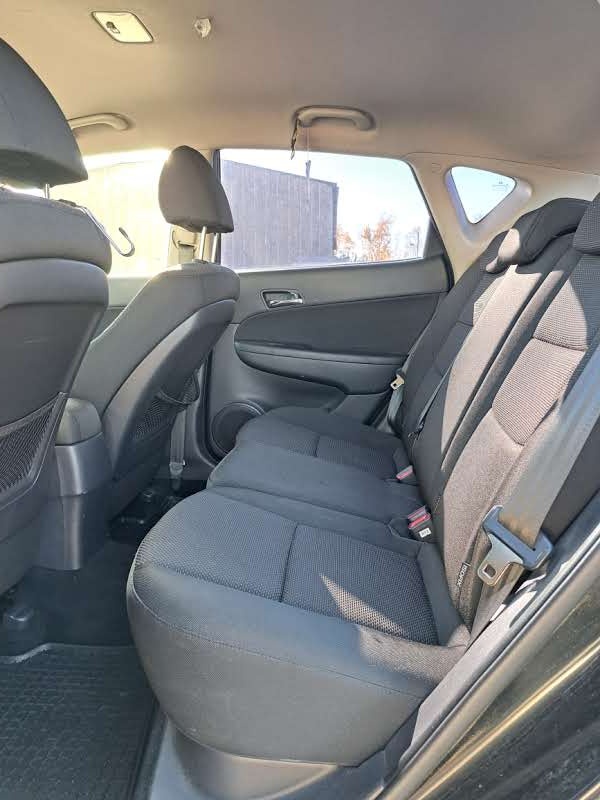 Hyundai i30 1.4i 80kW benzín - 8