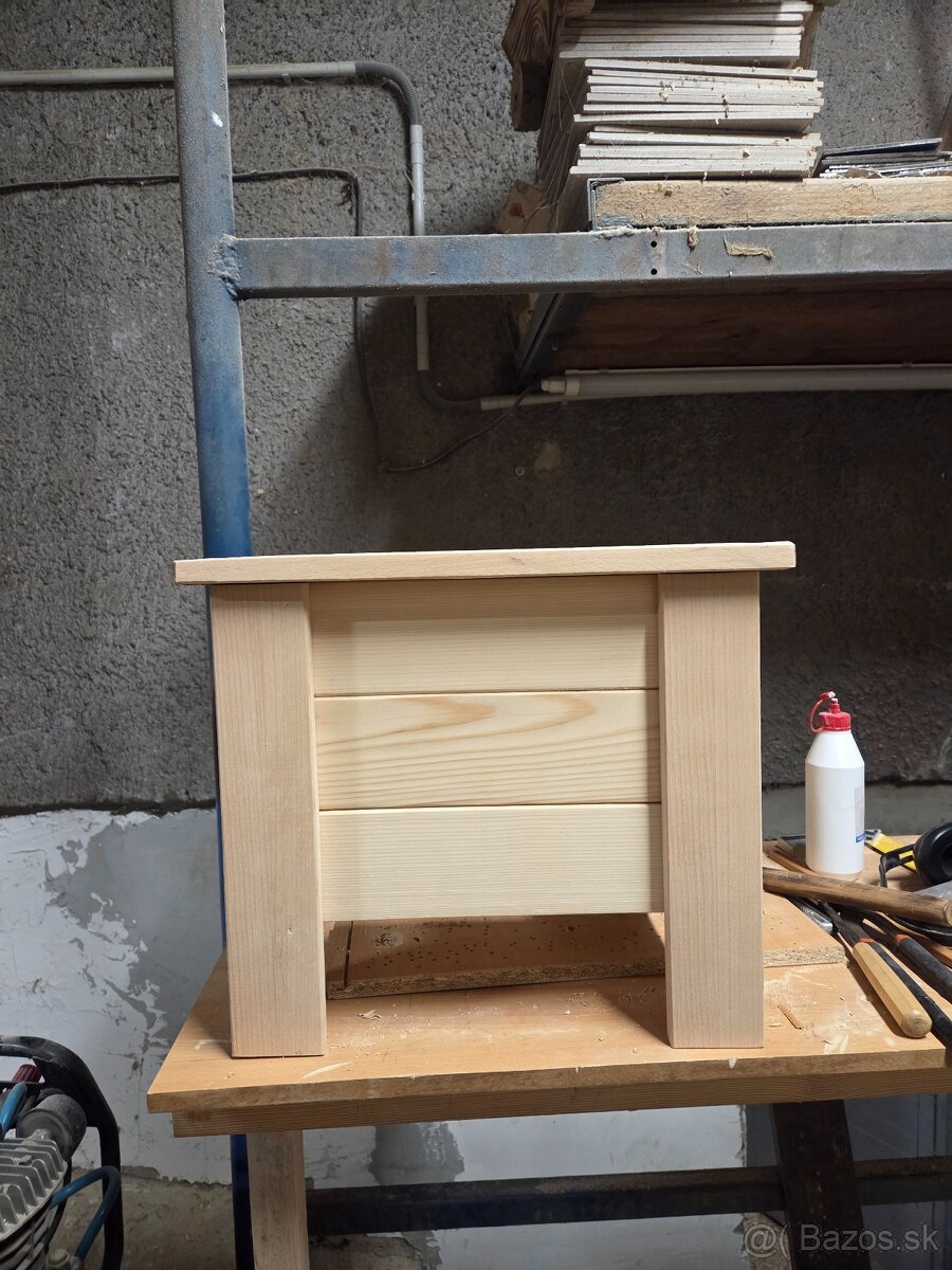 Drevený kvetinač a box s uložným priestorom - 8