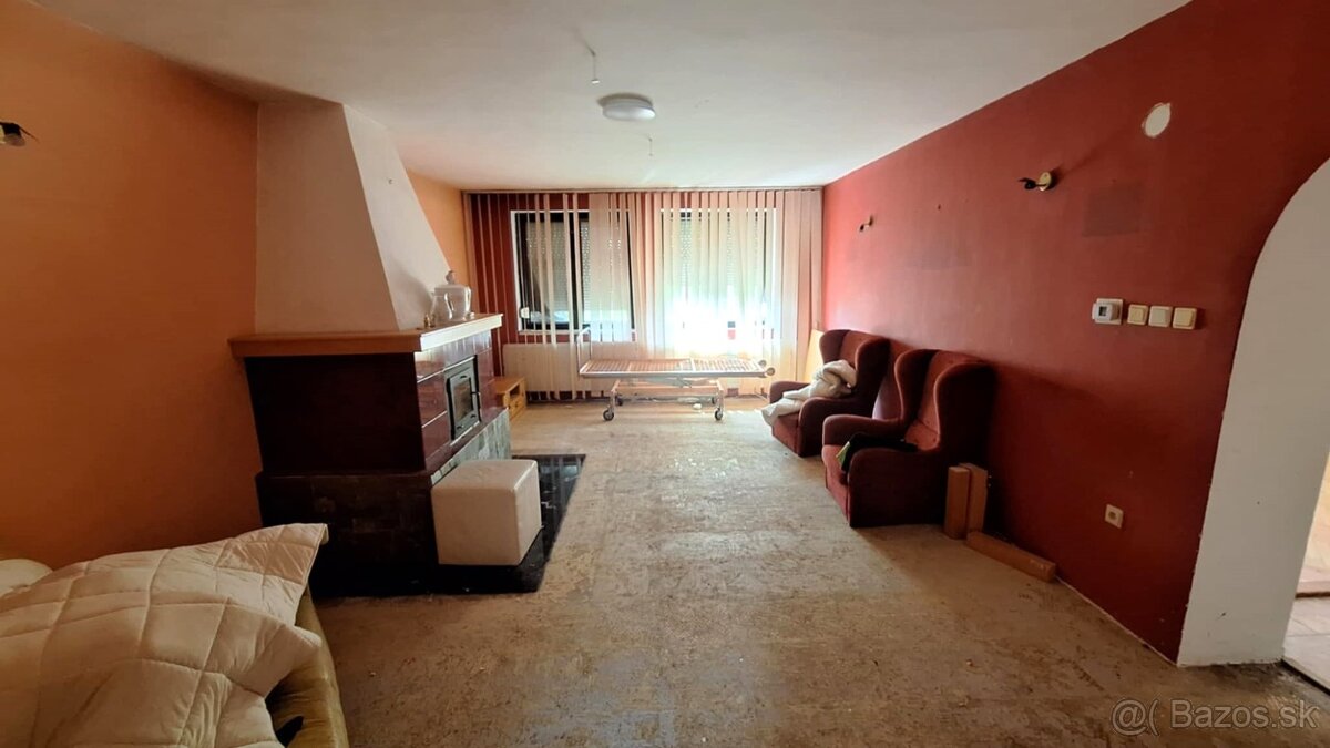 PREDAJ-4 izbový poschodový rodinný dom s garážou v Nesvadoch - 8
