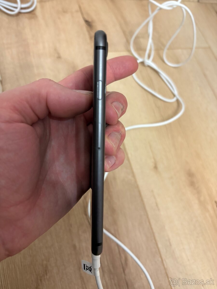 iPhone 8 64GB - 8