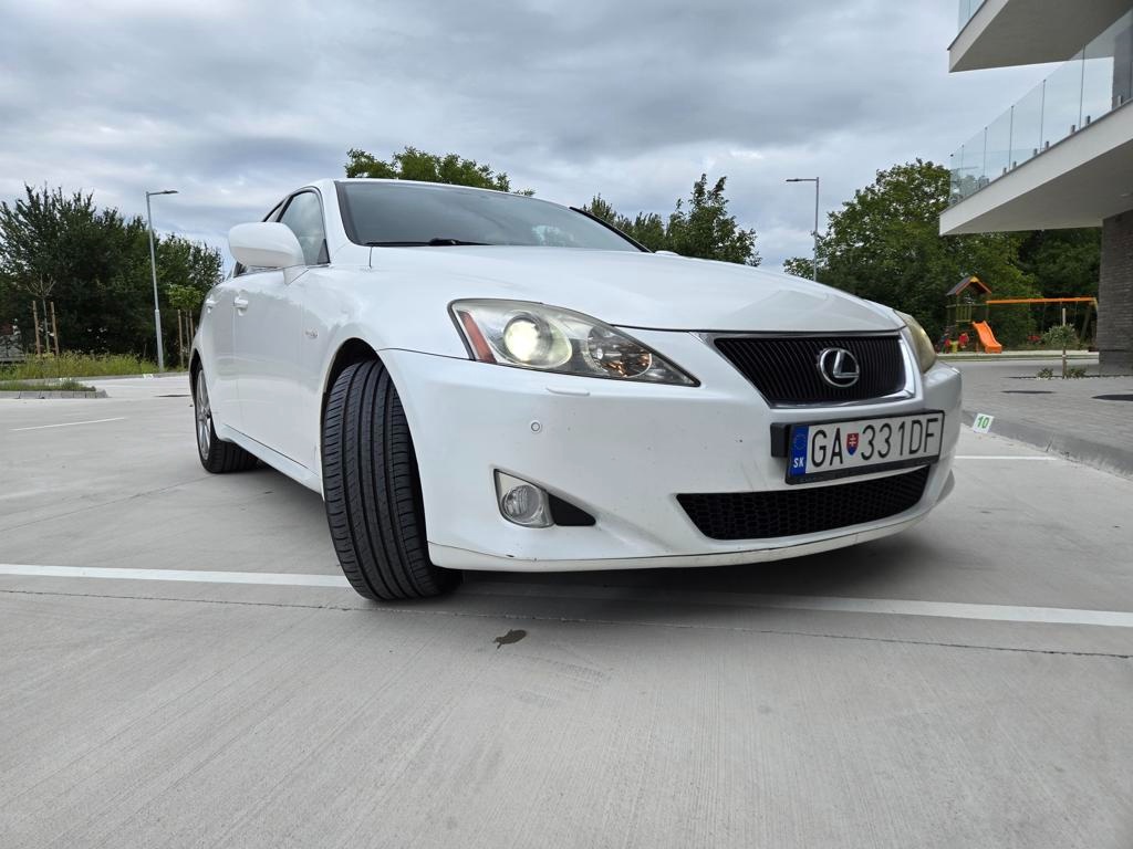 Lexus IS250 A/T - 8