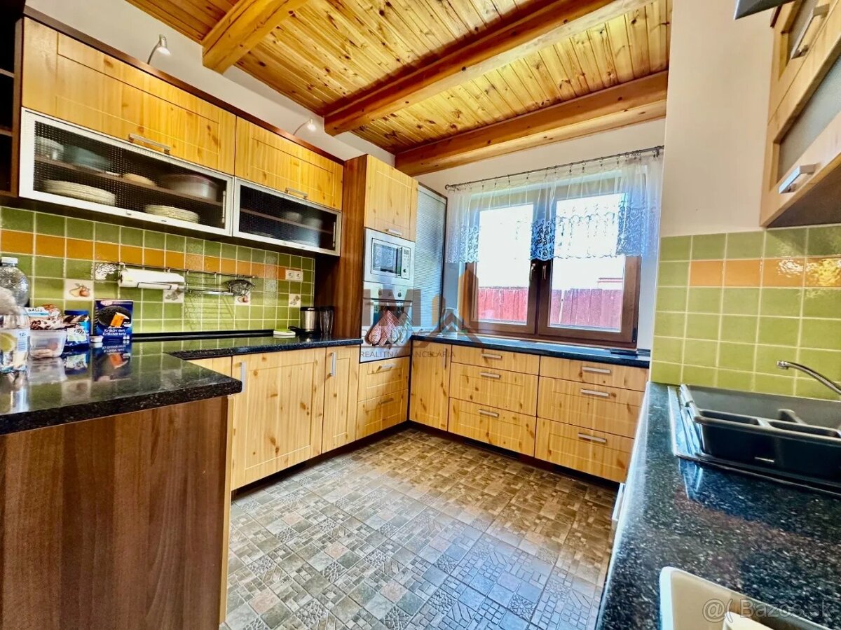 NA PREDAJ MODERNÝ ZREKONŠTRUOVANÝ 4i RODINNÝ DOM S GARÁŽOU - 8