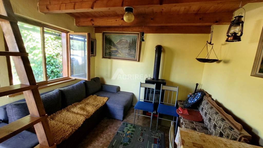 PREDAJ:Záhrada s chatkou Uľany nad Žitavou 401m2;Cena v RK - 8