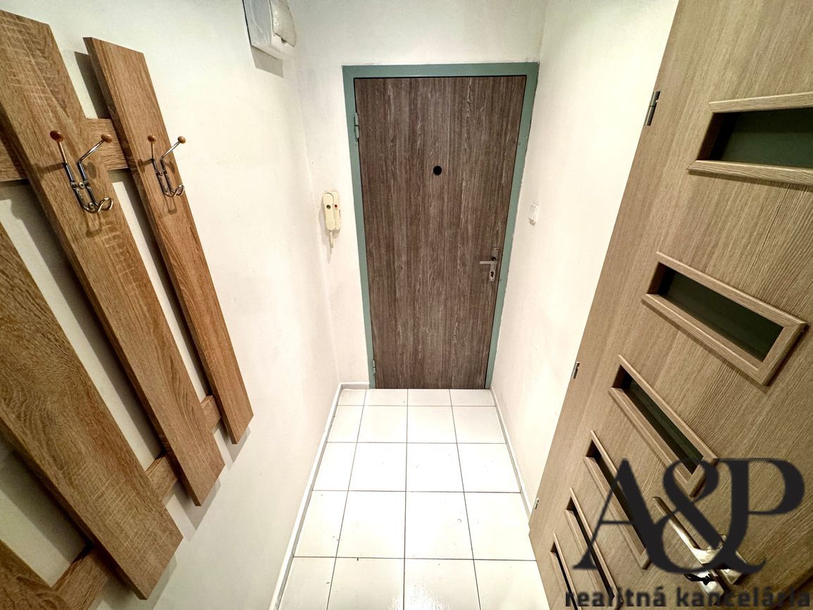 NA PRENÁJOM 1,5 IZBOVÝ BYT, 37 M2, ŠTEFÁNIKOVA UL., SENICA - 8