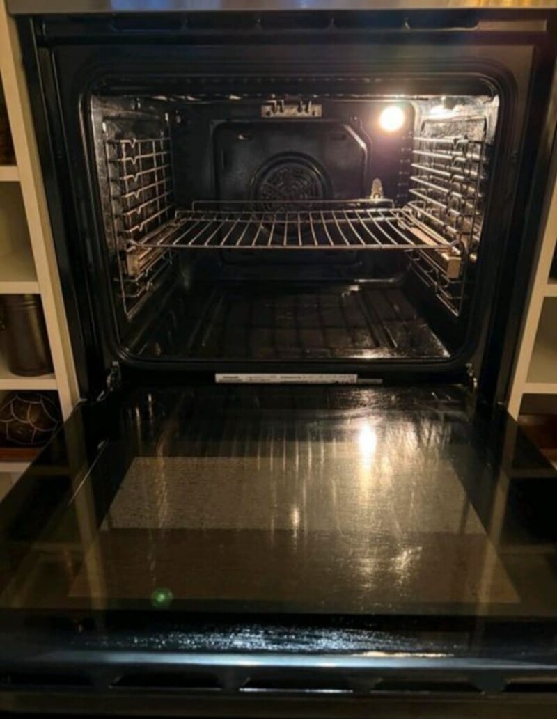 Venkovská kuchyně s lavicí a spotřebiči,5861 - 8