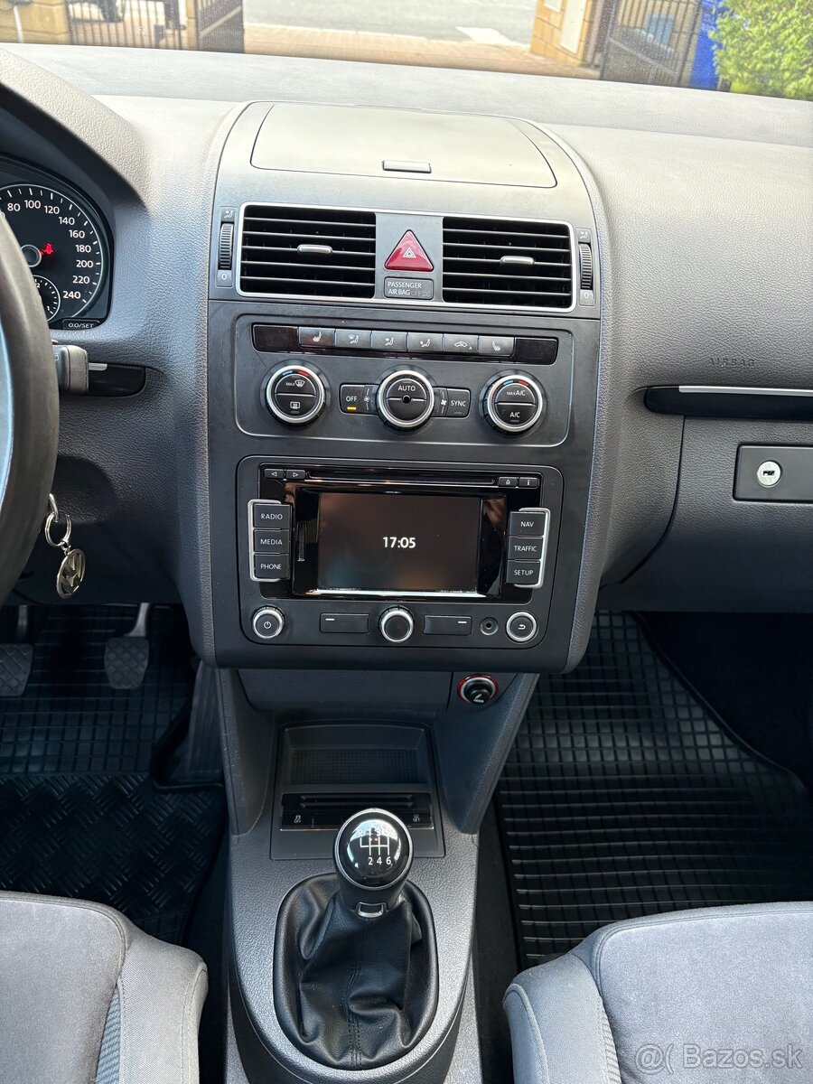 VW Touran 2,0 TDi - 8