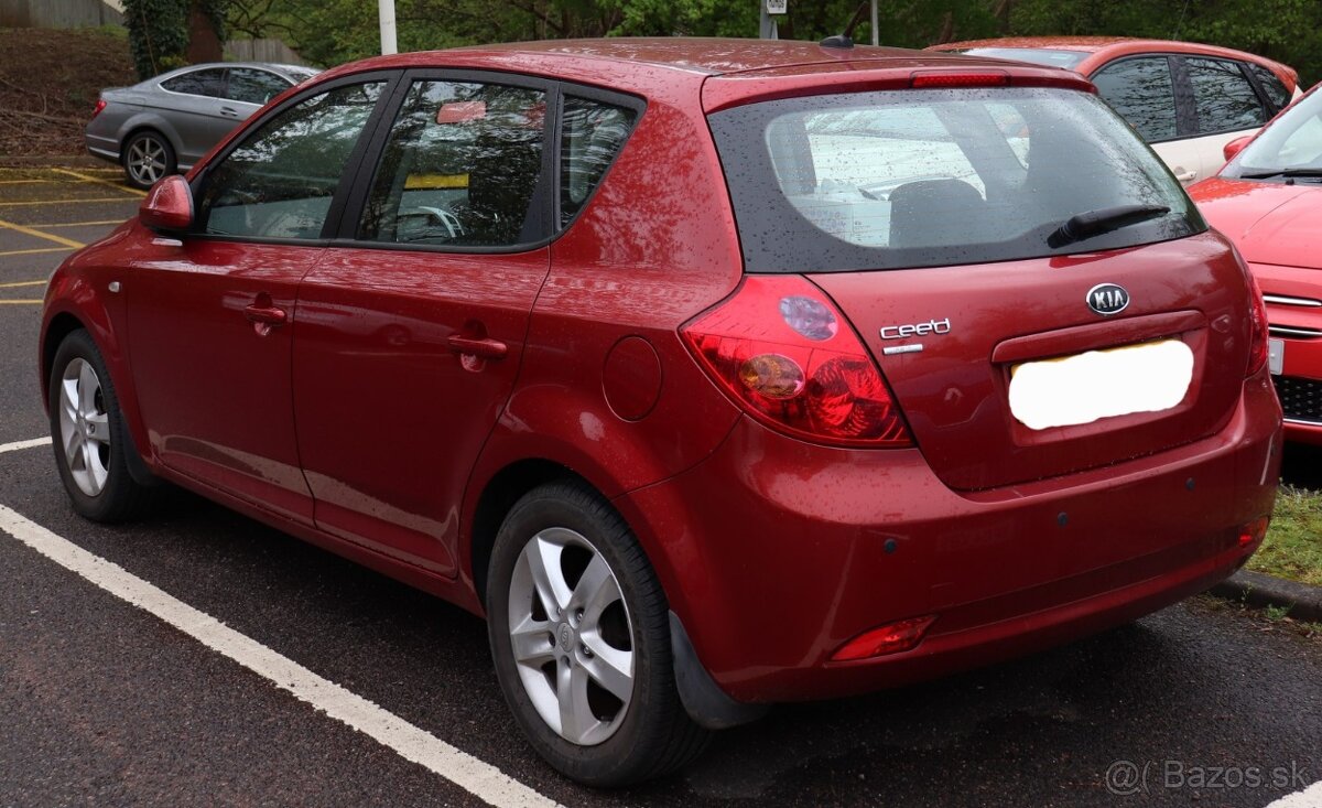 Kia Ceed 1.6 CRDi maximálne zachovalé - 8