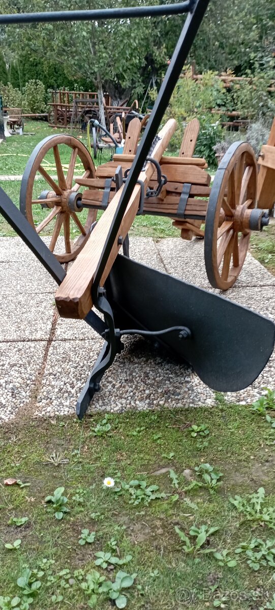 Starý drevený konský pluh 7 - 8