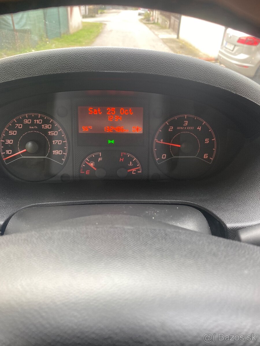 Predám Peugeot boxer 2015 2.2 diesel 96 kW - 8